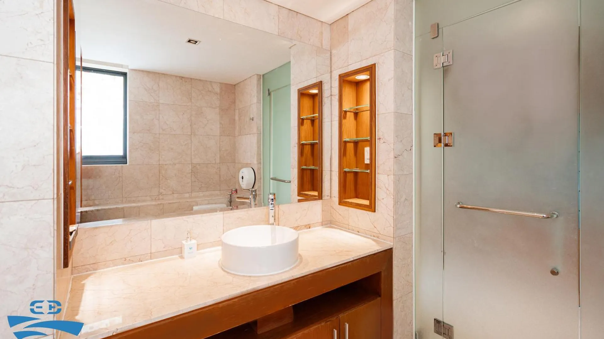 Airy 3 Bedroom In The Ocean Villas Da Nang