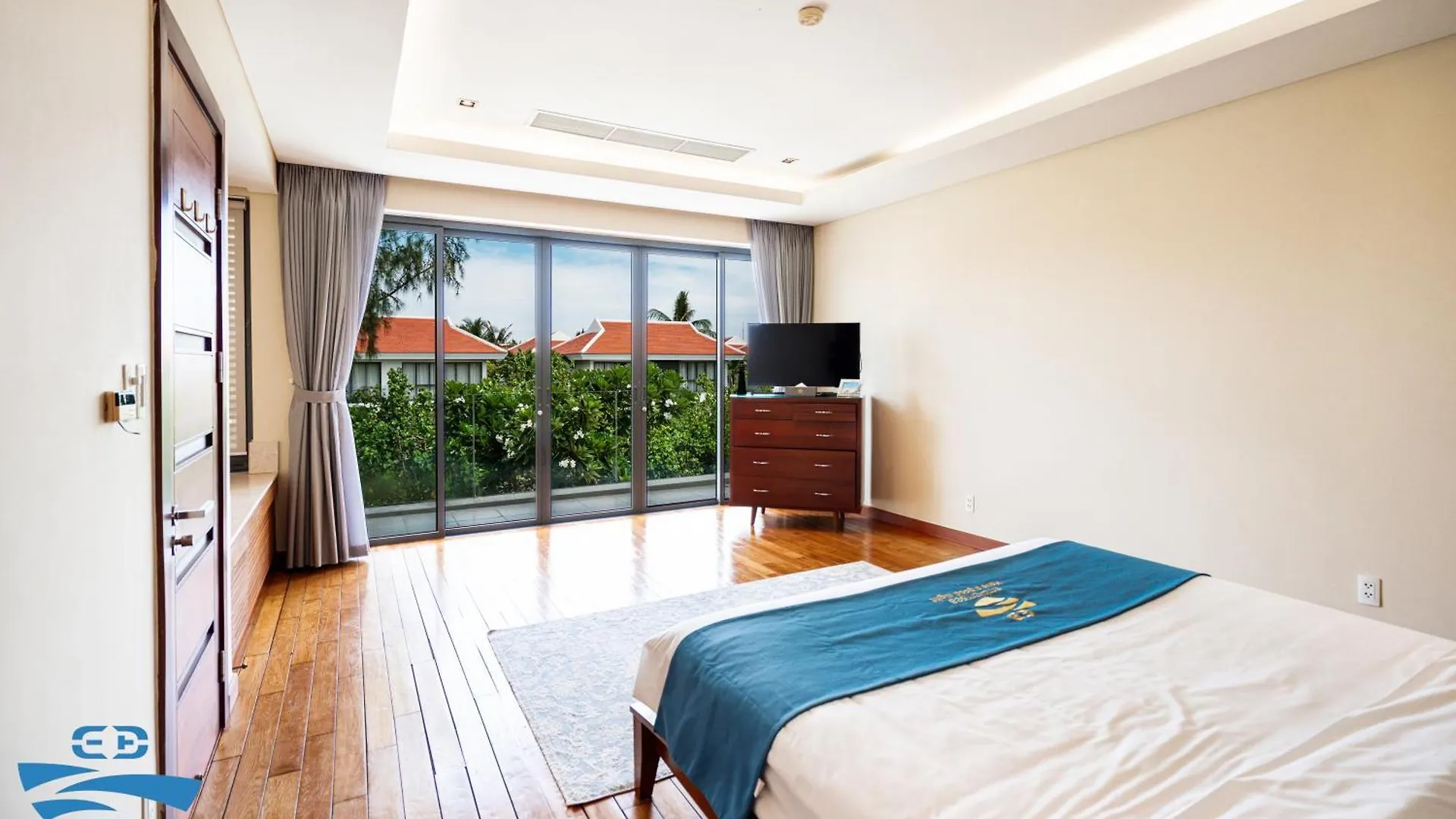 Airy 3 Bedroom In The Ocean Villas Da Nang