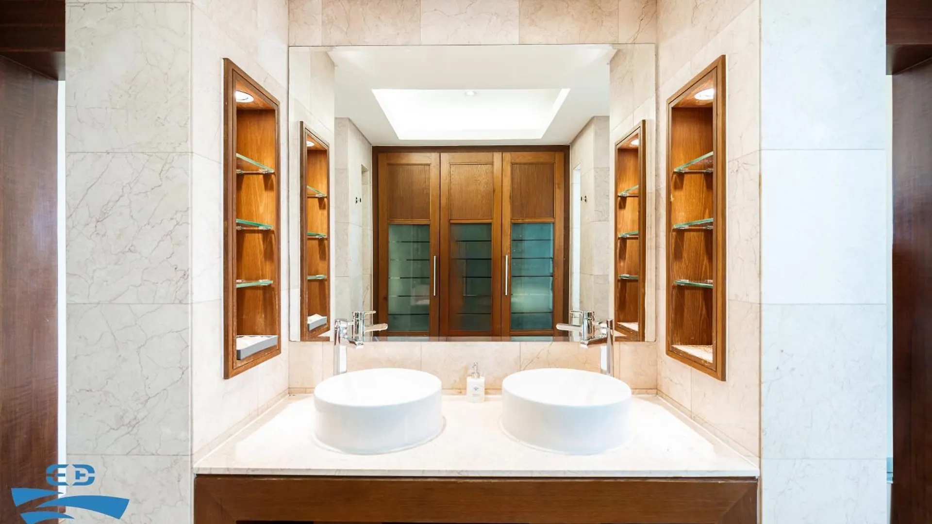 Airy 3 Bedroom In The Ocean Villas Da Nang